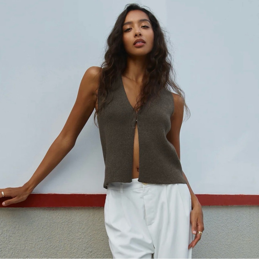 Main Character Rib Sweater Vest in dark brown
